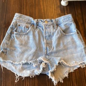 Levi’s Light Denim 501 shorts
